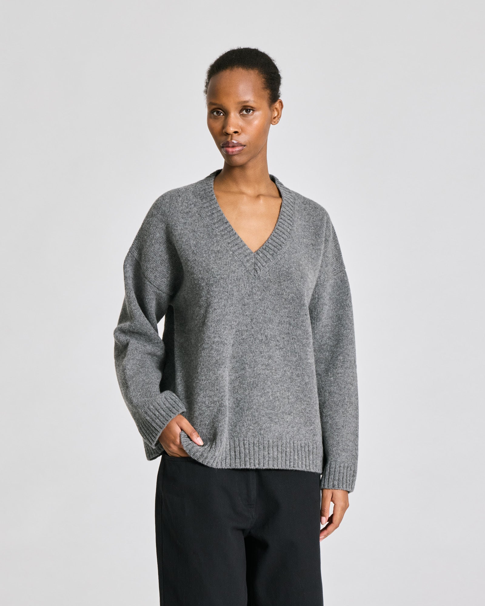 GAI+LISVA Elvira Lambswool V-neck Knit Lambswool l Knitwear 631 Grafitti Grey Melangé